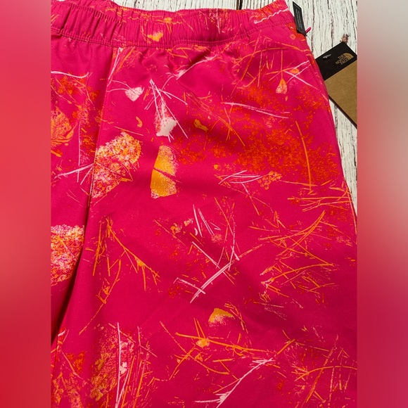 North Face Shorts - Picture 4 of 8